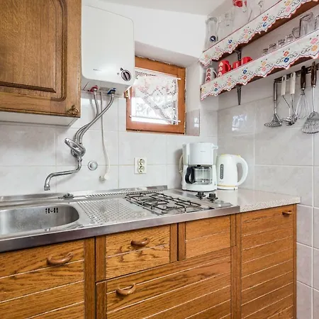 Strott Apartment *