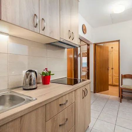 Strott Apartment *