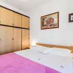 Strott * Pinezići