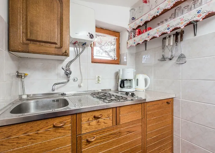 Strott Apartment *