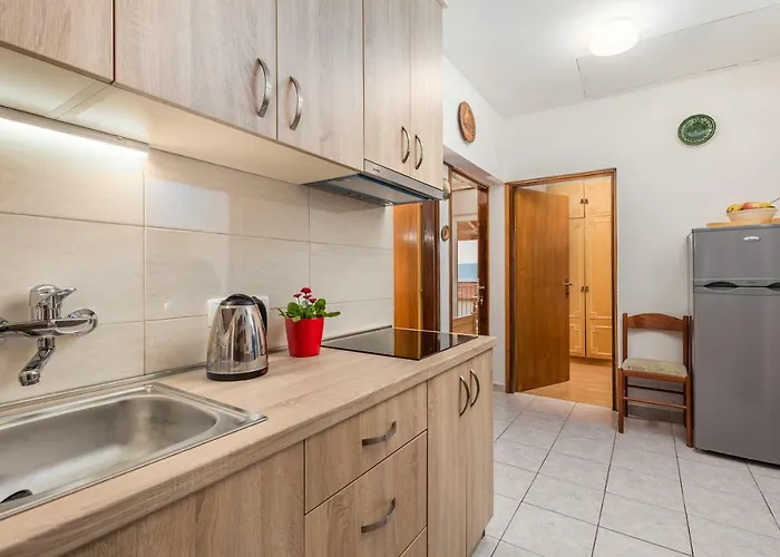 Strott Apartment *